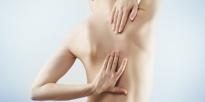 Schmerzen zwischen den Schulterblättern bei thorakaler Osteochondrose